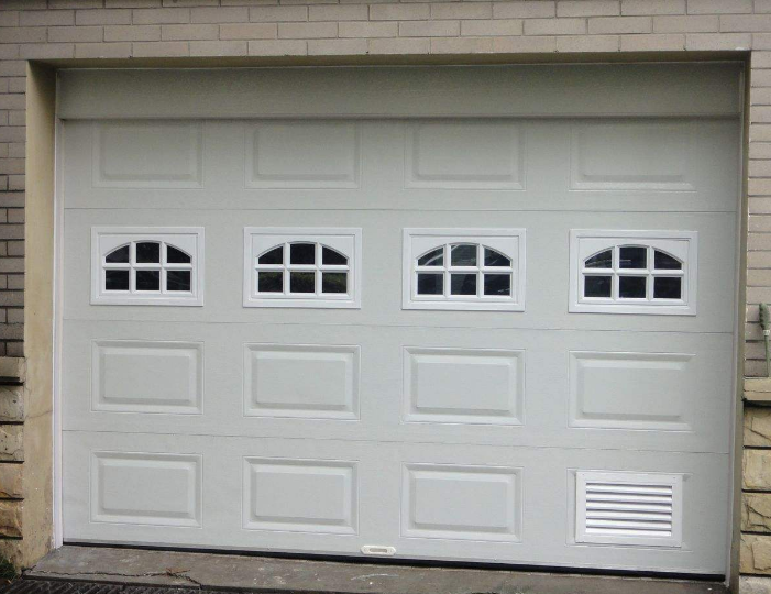 上滑式翻板車庫(kù)門的安裝注意事項(xiàng)